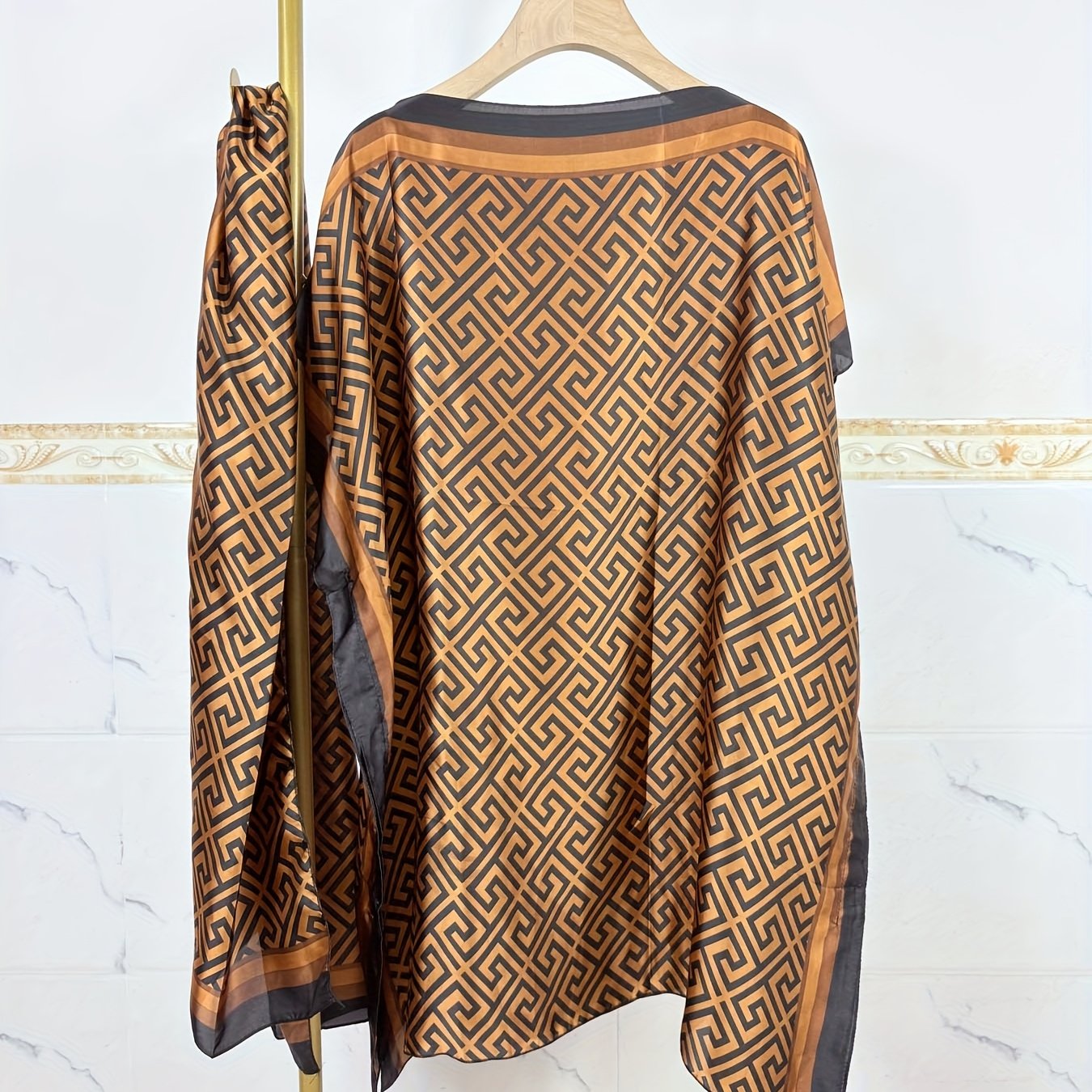 Pañuelo de talla grande con estampado floral de poliéster transpirable de corte holgado con mangas batwing