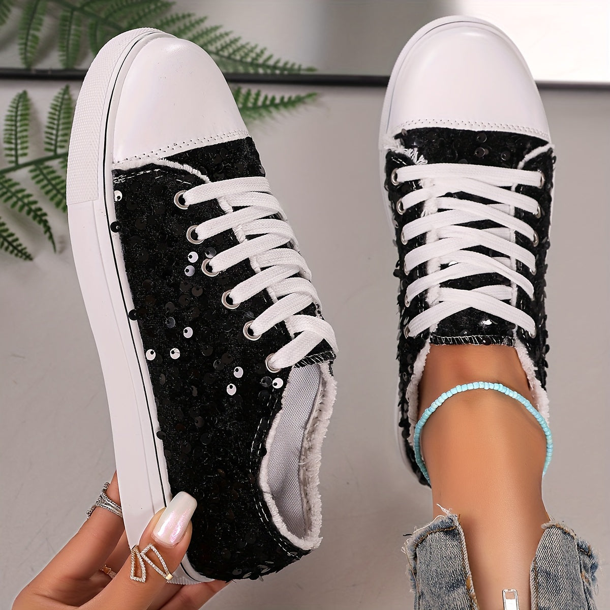 Women's Sequin Decor Casual Laced Low-Top Sneakers