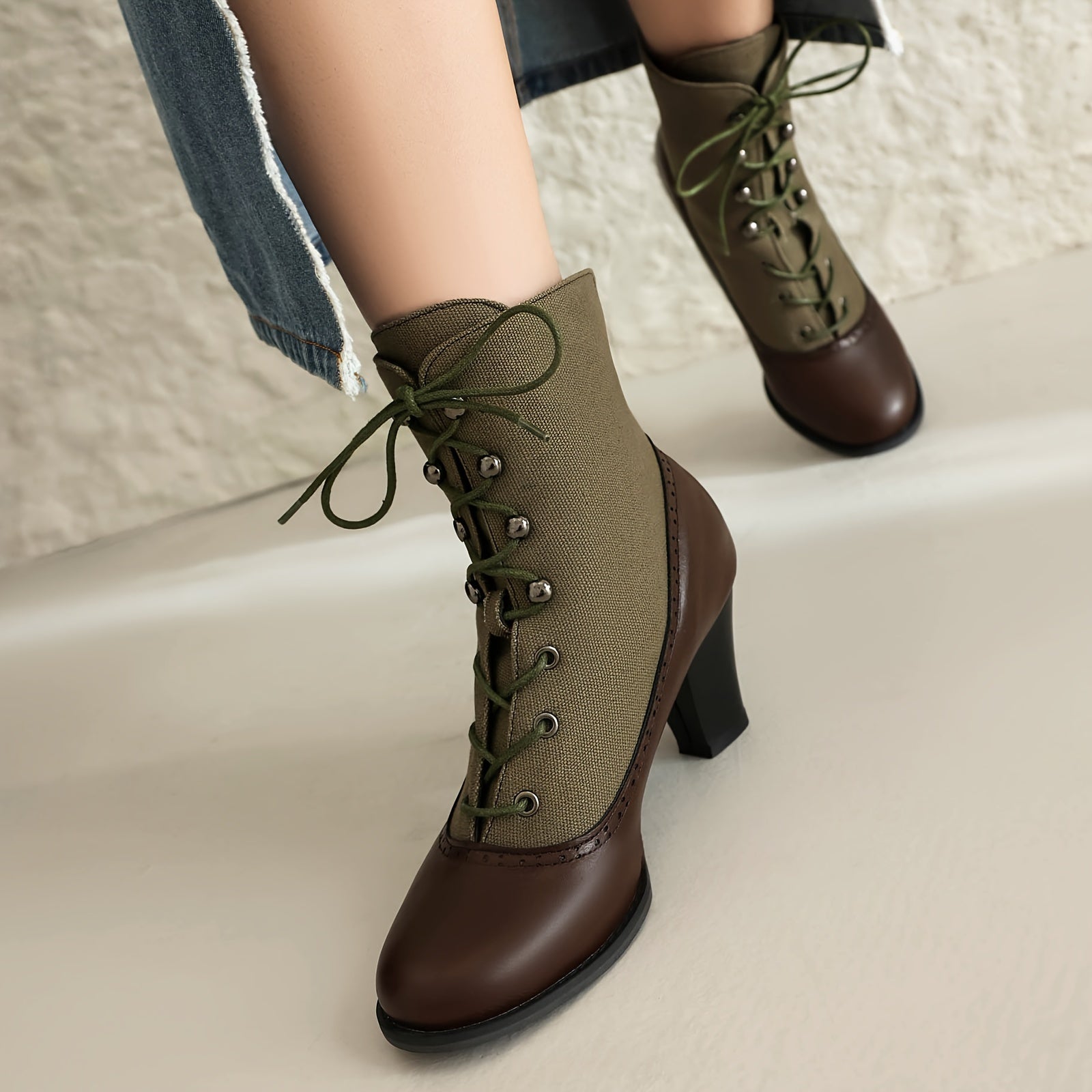 Women's Vintage Leather Ankle Boots with Lace-Up and Block Heel