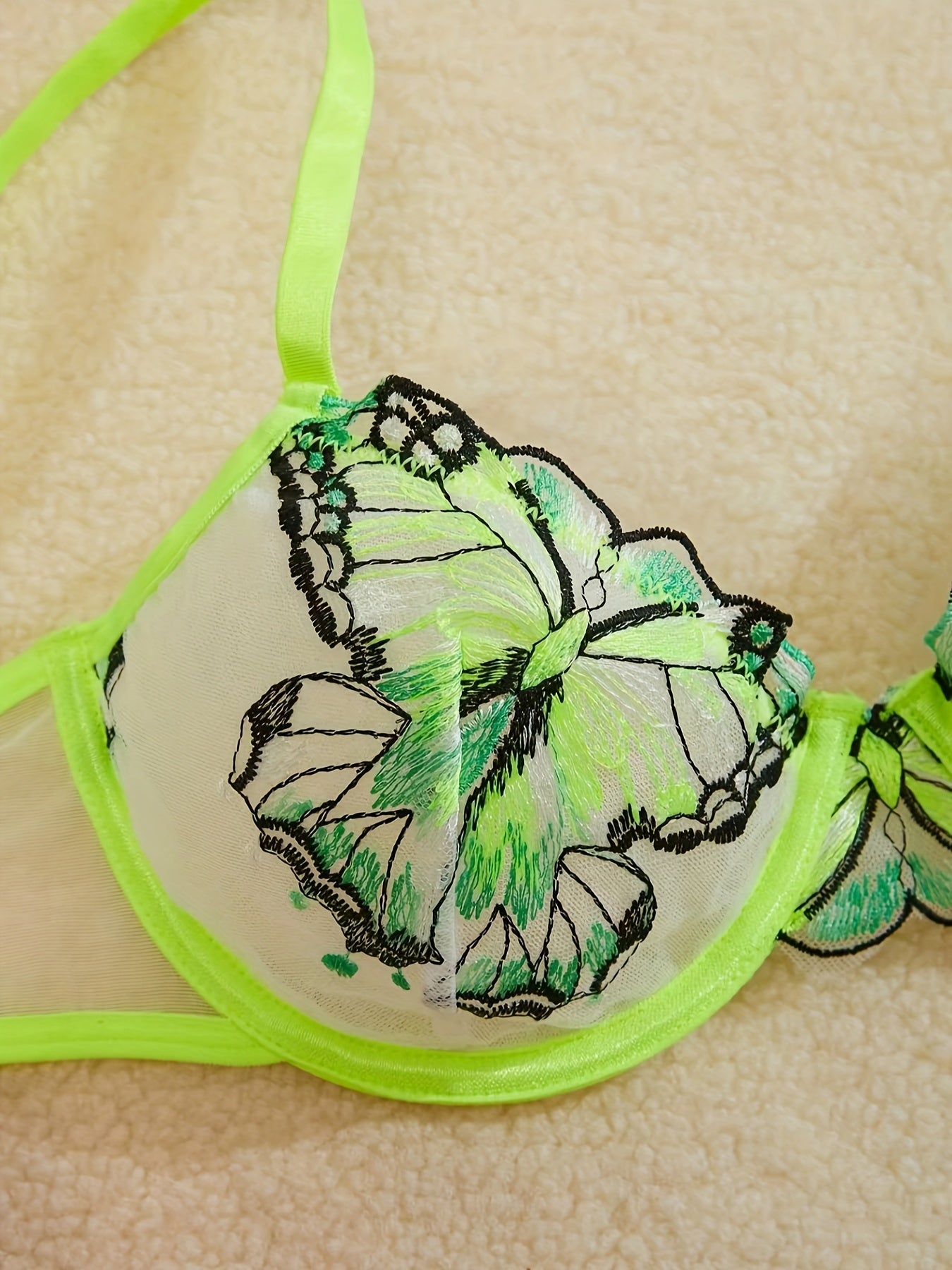 Lingerie Set Three-Point Lace with Contrast Color Details Bra and Thong for Women