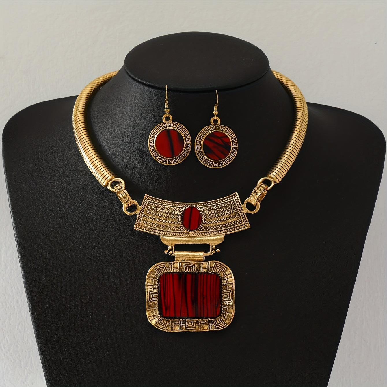 Sud Vintage Aksessuarlar To'plami, O'yilgan Uzoq Tasmali Marjon va Quloq Gullarini O'z ichiga oladi