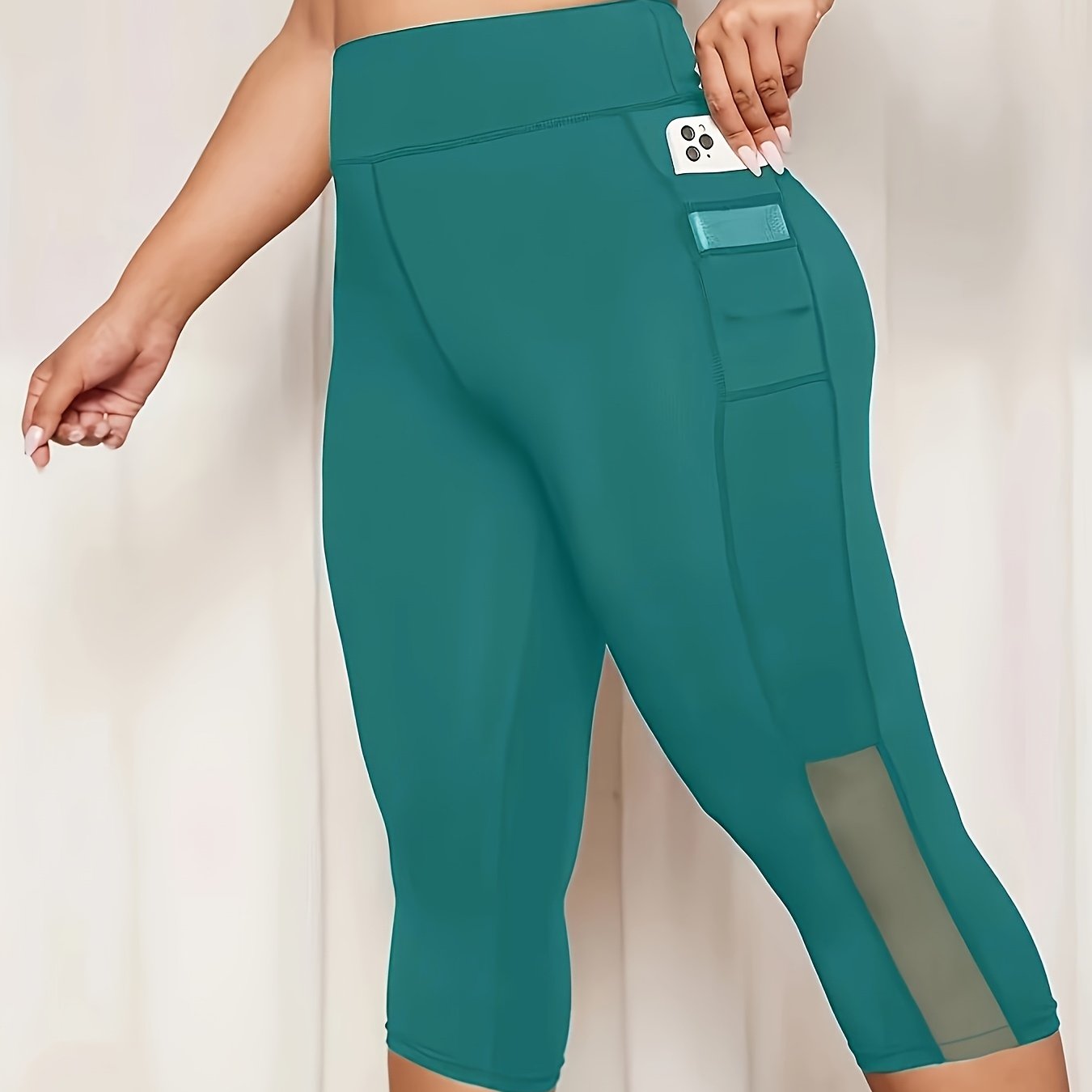 Plus Size High-Waisted Compression Capri Leggings Vibrant Pink Mesh Pockets