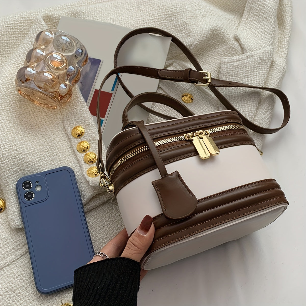 Elegant PU Messenger Bag with Adjustable Strap Zipper Closure for Office and Daily Use