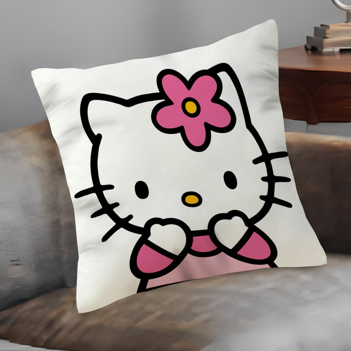 Sanrio Hello Kitty Plush Pillow Cover o'lchami 45.72x45.72 sm - Yumshoq qisqa jun bilan jozibador multfilm dizayni. Bir tomonlama bosma. Qopqoq ichki qismi kiritilmagan. Sevgi kuni yoki Rojdestvo uchun ajoyib sovg'a, uy bezatish, yotoqxona uchun mukammal.
