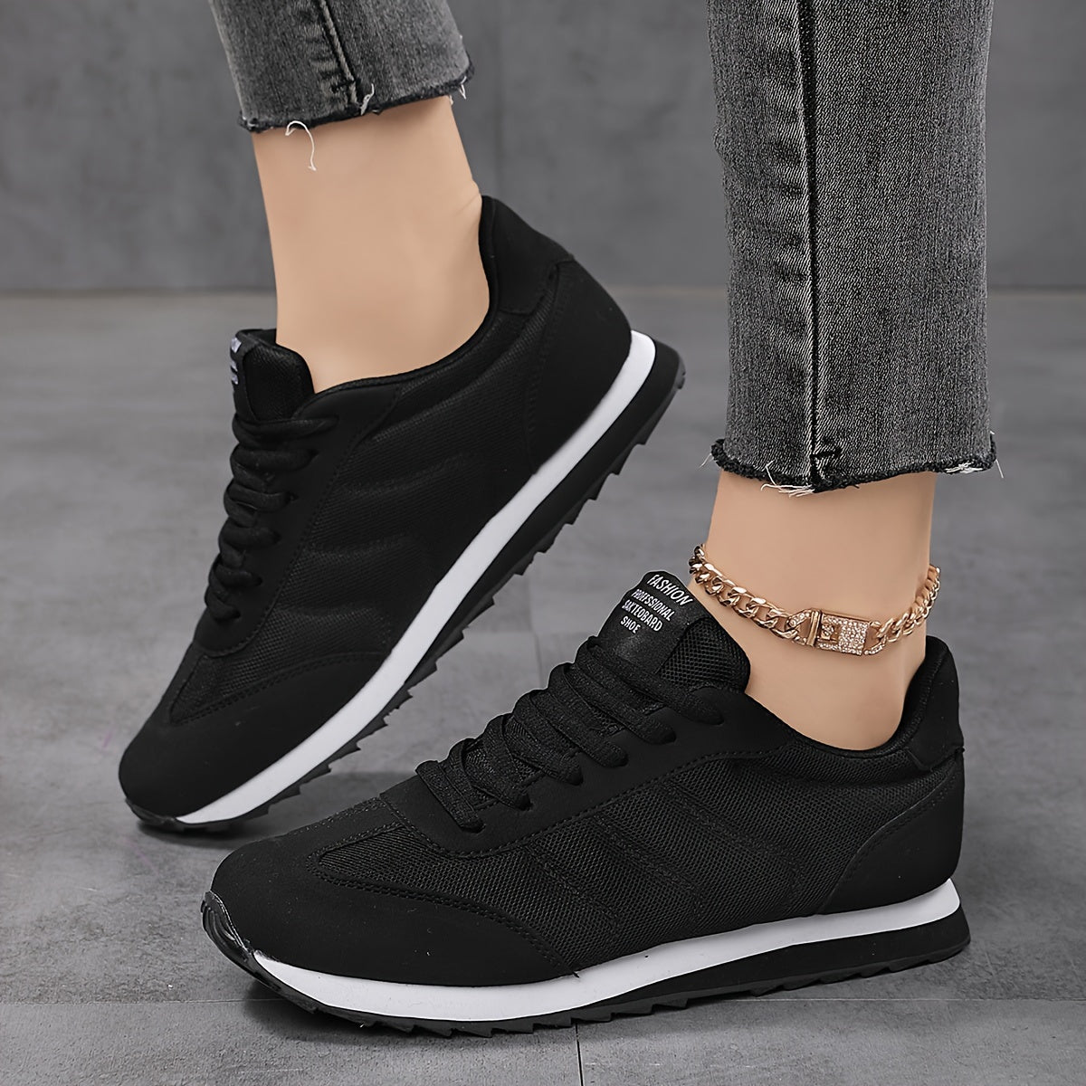 Women’s Breathable Fabric Sneakers Casual Lace-Up Low Top Running Shoes