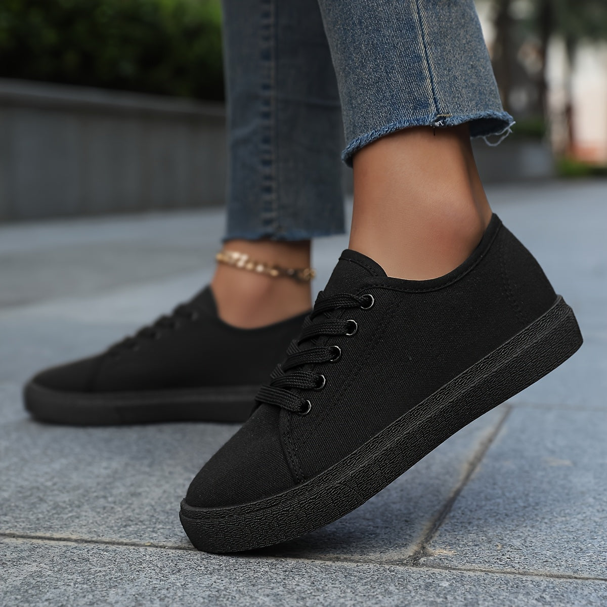 Zapatillas de skate casual ligeras para mujer en negro y blanco