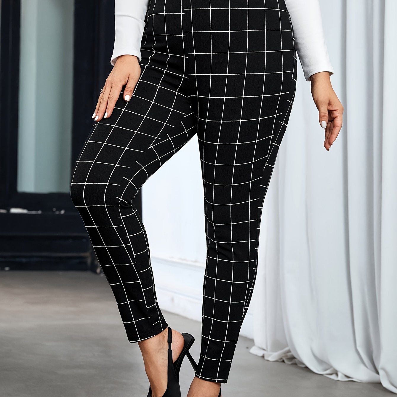 Women Plus Size High Rise Skinny Pants With Grid Print