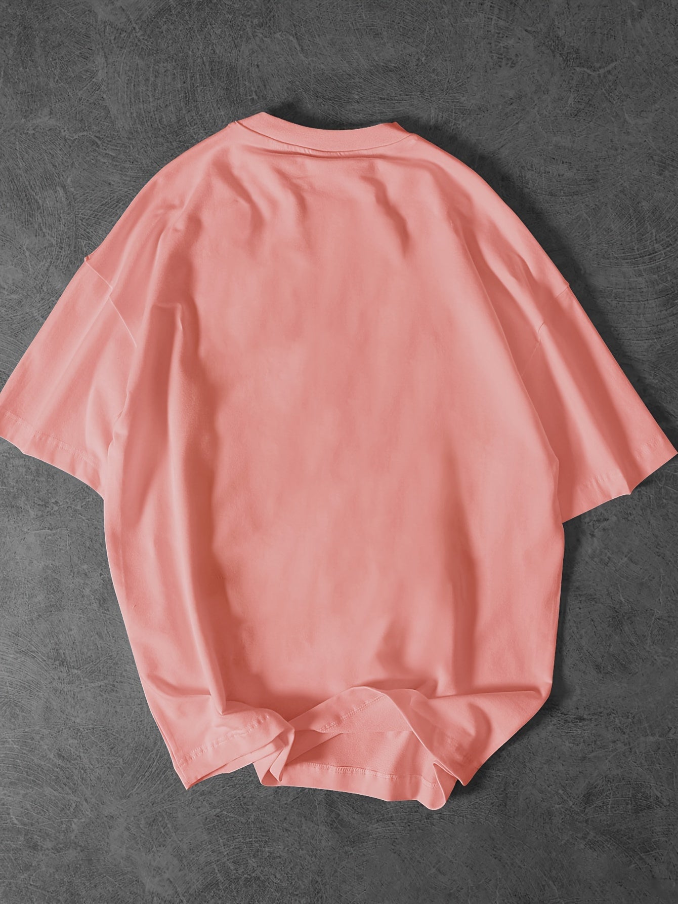 Erkaklar uchun tasodifiy yumaloq bo'yinli futbolka, raqamlar va harflar bosma.