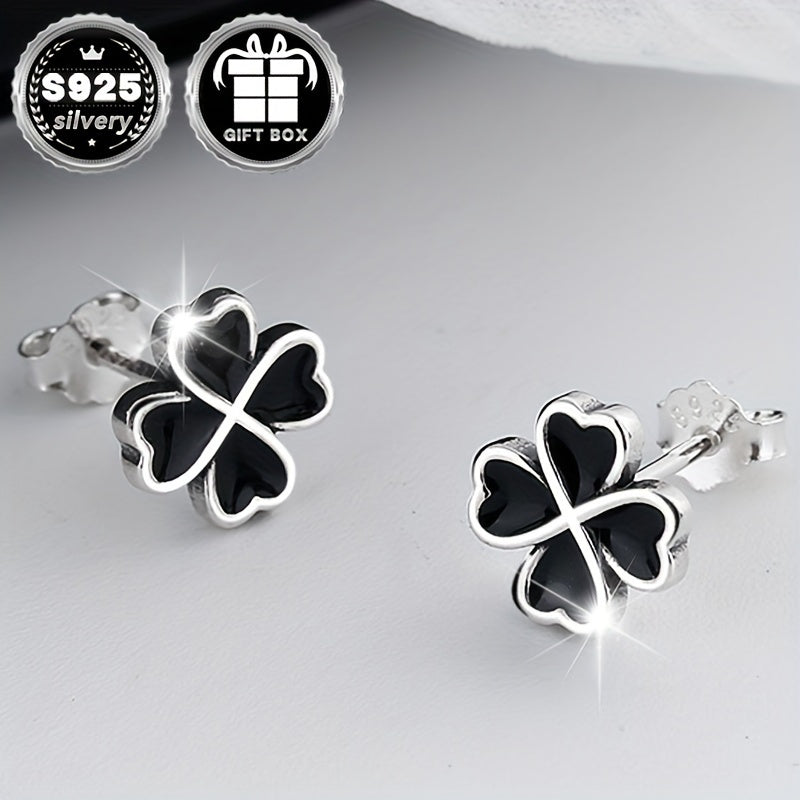 925 Sterling Silver dan tayyorlangan, oddiy lekin romantik dizaynga ega bo'lgan vaqt o'tmas Four-Leaf Clover sirg'alarining to'plami. Ular Sevgi kuni, Ona kuni yoki maxsus tadbirlar uchun sovg'a qilish uchun ideal, har qanday mavsum uchun mos. Keltirilgan