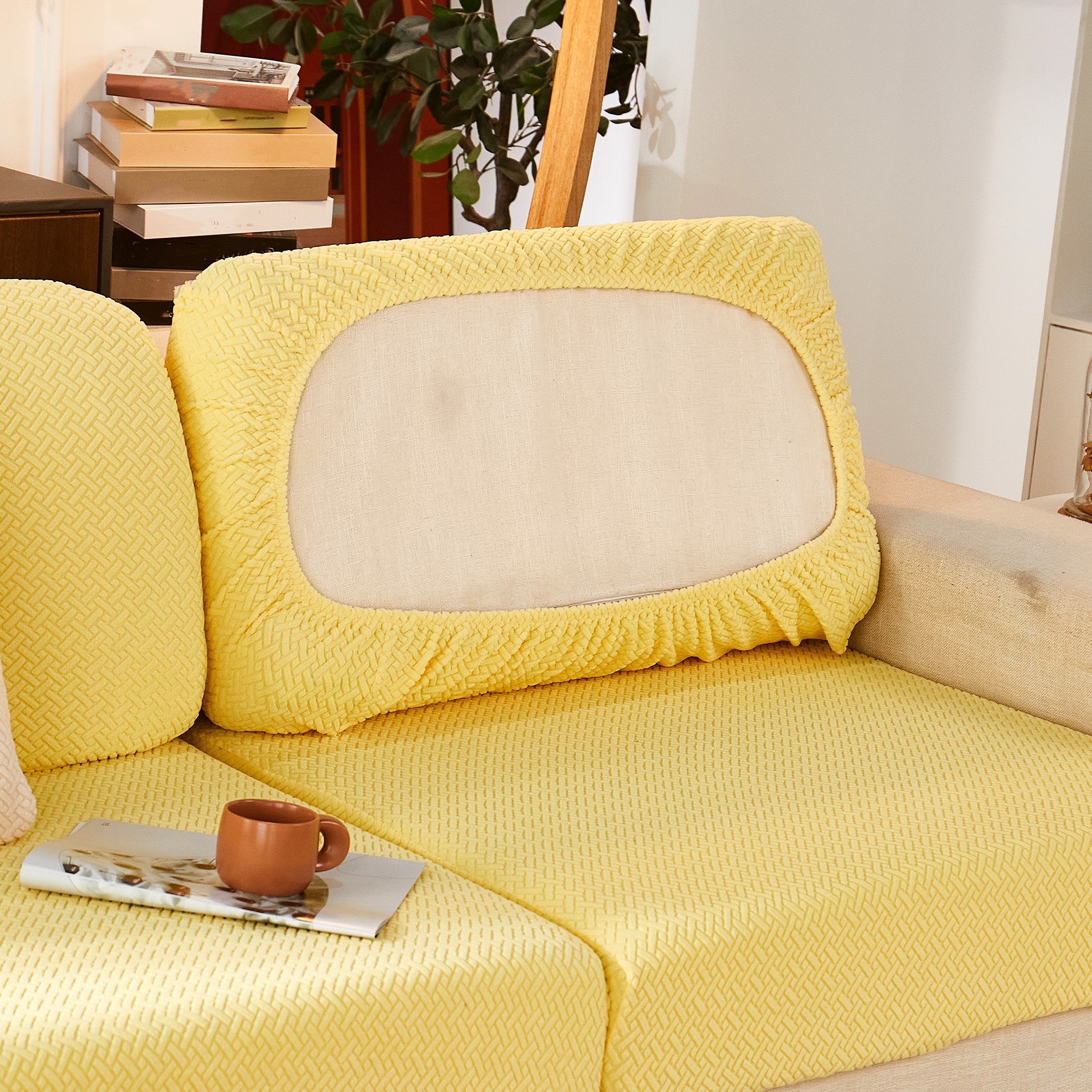 Современный серый чехол для подушки дивана с эластичной посадкой и мягкой текстурированной тканью. Машинная стирка для повышения комфорта в гостиной.