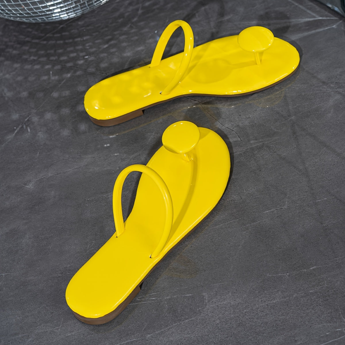 Women's Flat Thong Sandals with Buckle Open Toe Summer Shoes in Multiple Colors