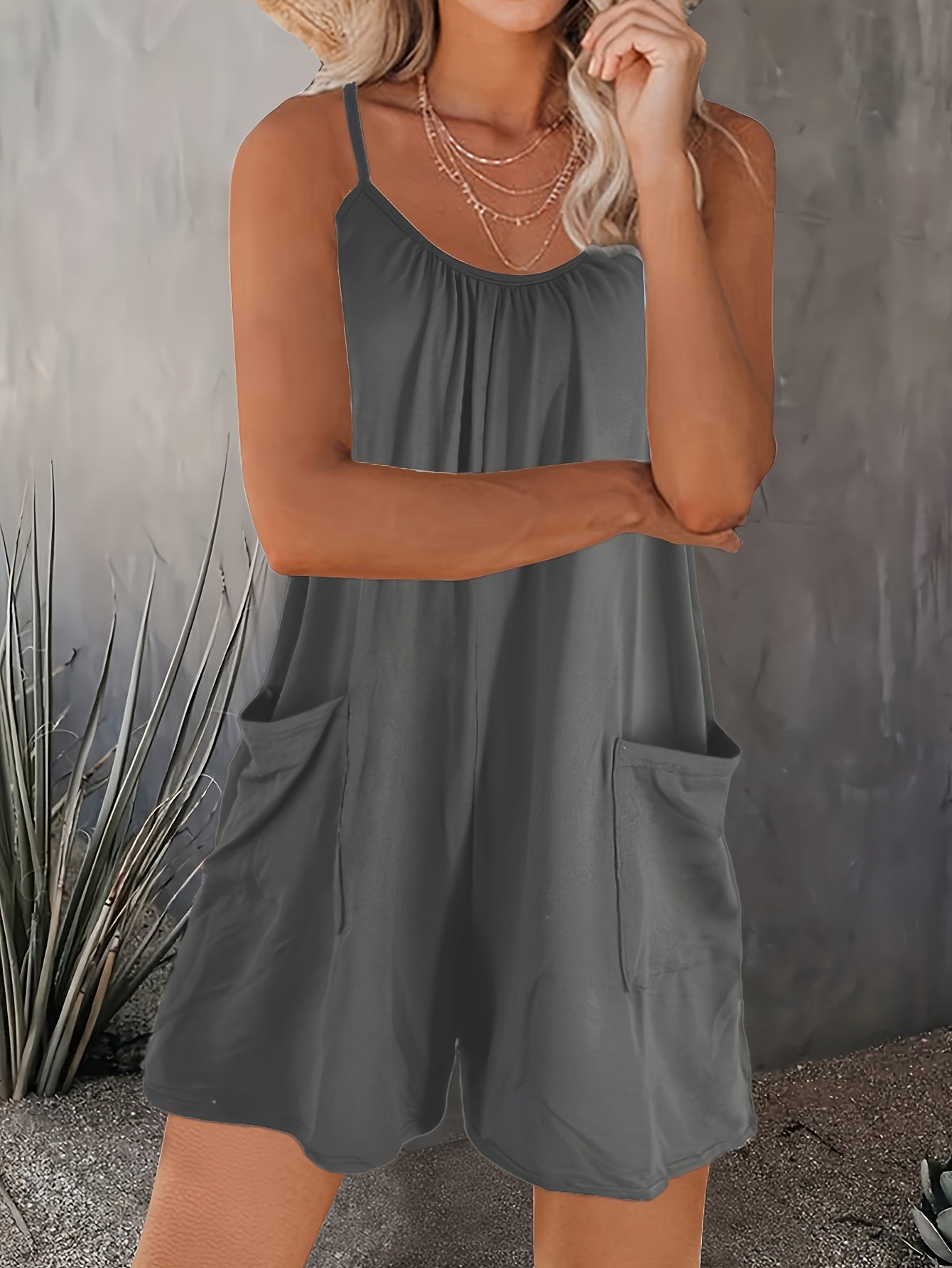 Women's Green Sleeveless Romper with Pockets for Summer Vacation