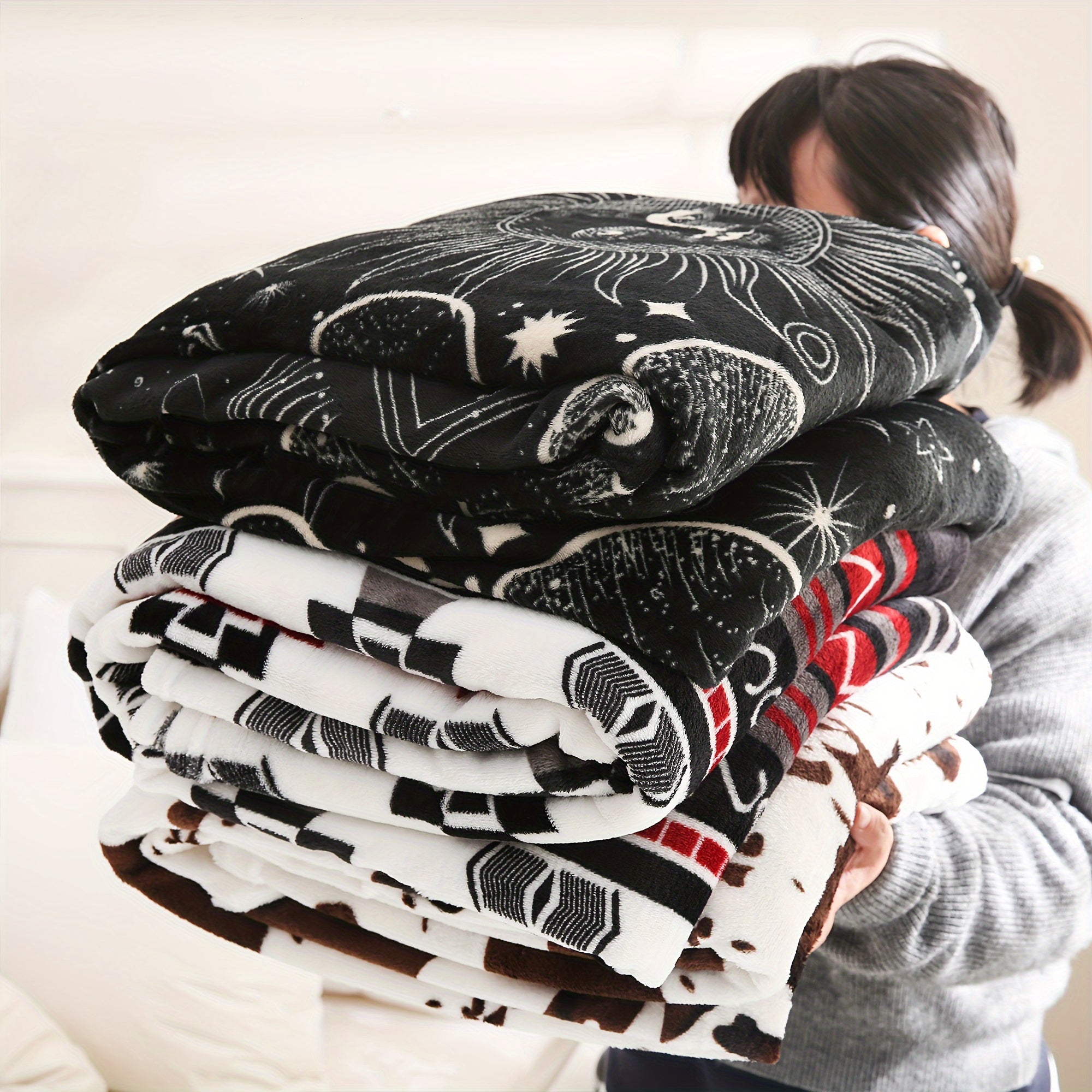 200GSM Flannel Blanket with Sun Moon and Planet Print Soft Warm Lounge Couch Travel Gift