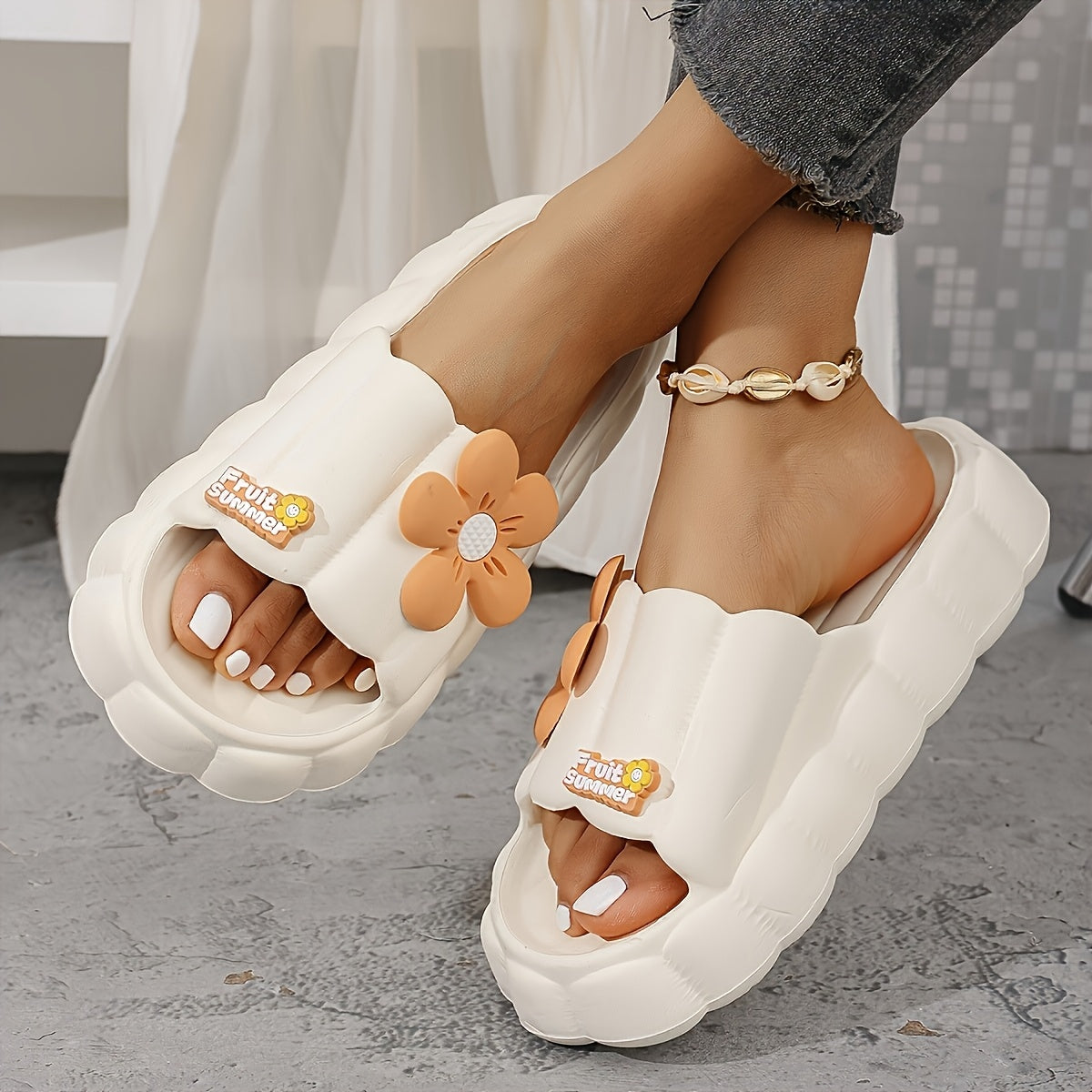 Women's Sunflower Decorated Lightweight Indoor Outdoor Slip-On Slides