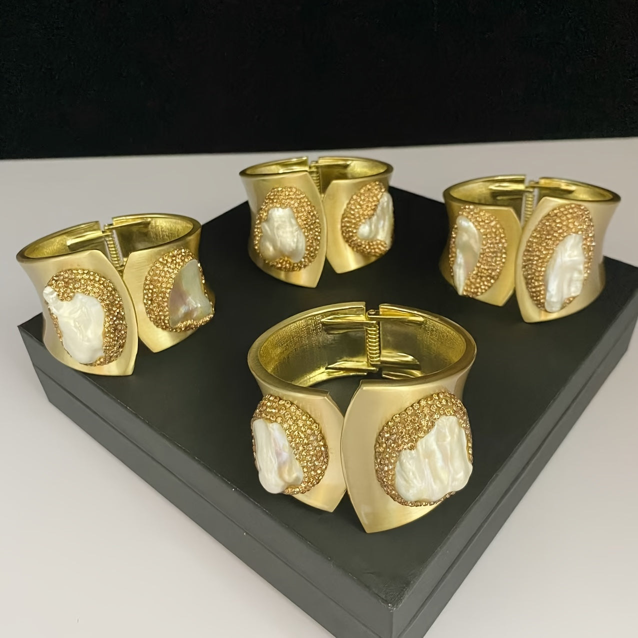 Tabiiy Tinch Oqimli Barokko Tuxumlar va Mis Qotishmasi Asosli Elegant Tuxum Bileziği