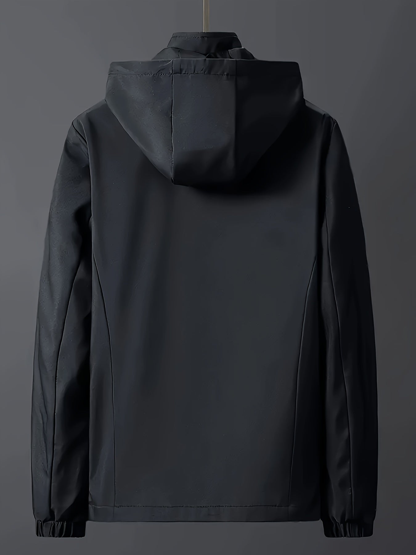 Erkaklar uchun shamol o'tkazmaydigan kapüşonli kurtka, tasodifiy koreys uslubida "Tashqi sarguzasht" tikuv bilan, qora va kulrang ranglarda mavjud.