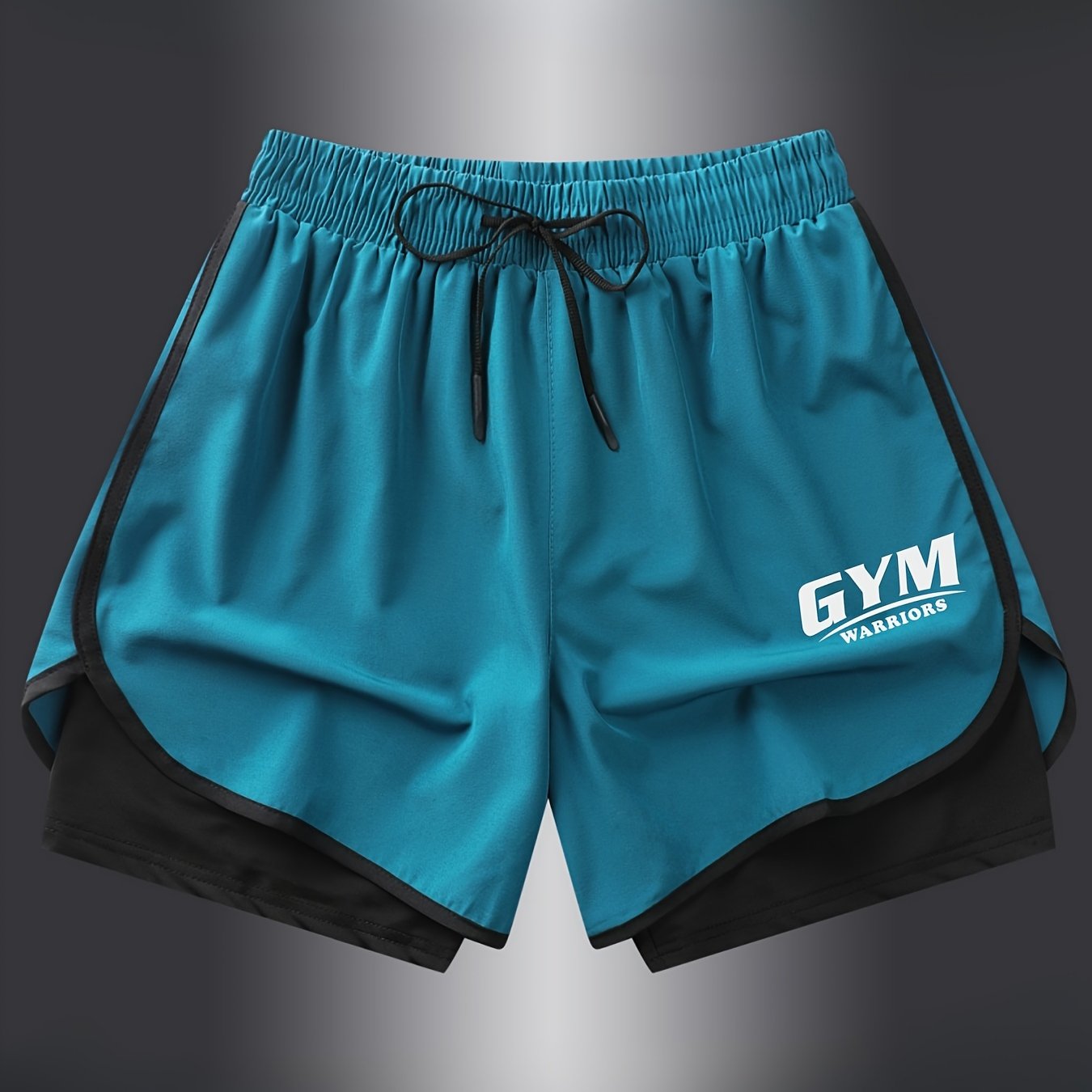 Erkaklar uchun qora aksentli dengiz ko'k sport shortlari, tez quriydigan, nafas oladigan, tortish bilan elastik bel, polyester va spandeks aralashmasidan tayyorlangan.