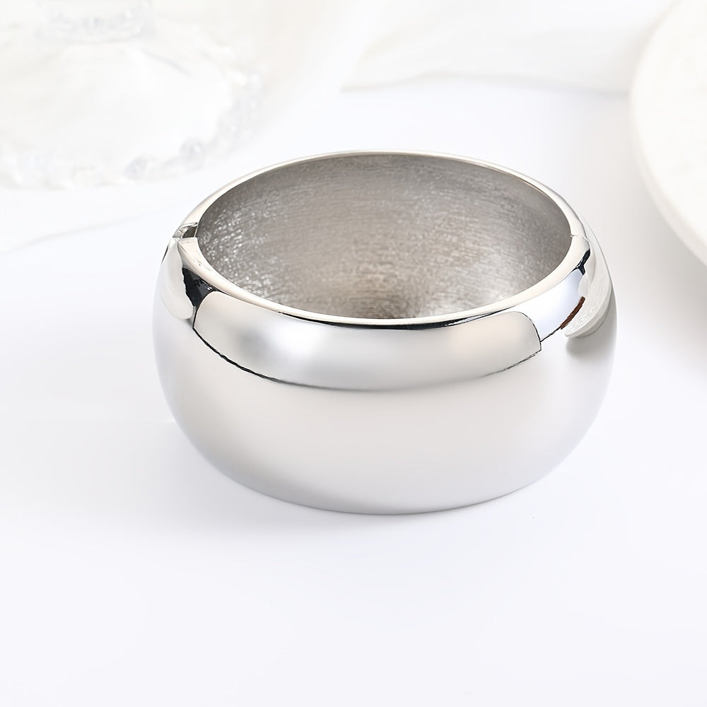 Zarif va silliq zanglamas po'latdan yasalgan baraban bilaguzuk, keng va qalin bangle dizayniga ega. Ushbu ko'p funksiyali moda aksessuari kundalik kiyish yoki sovg'a berish uchun juda mos keladi.