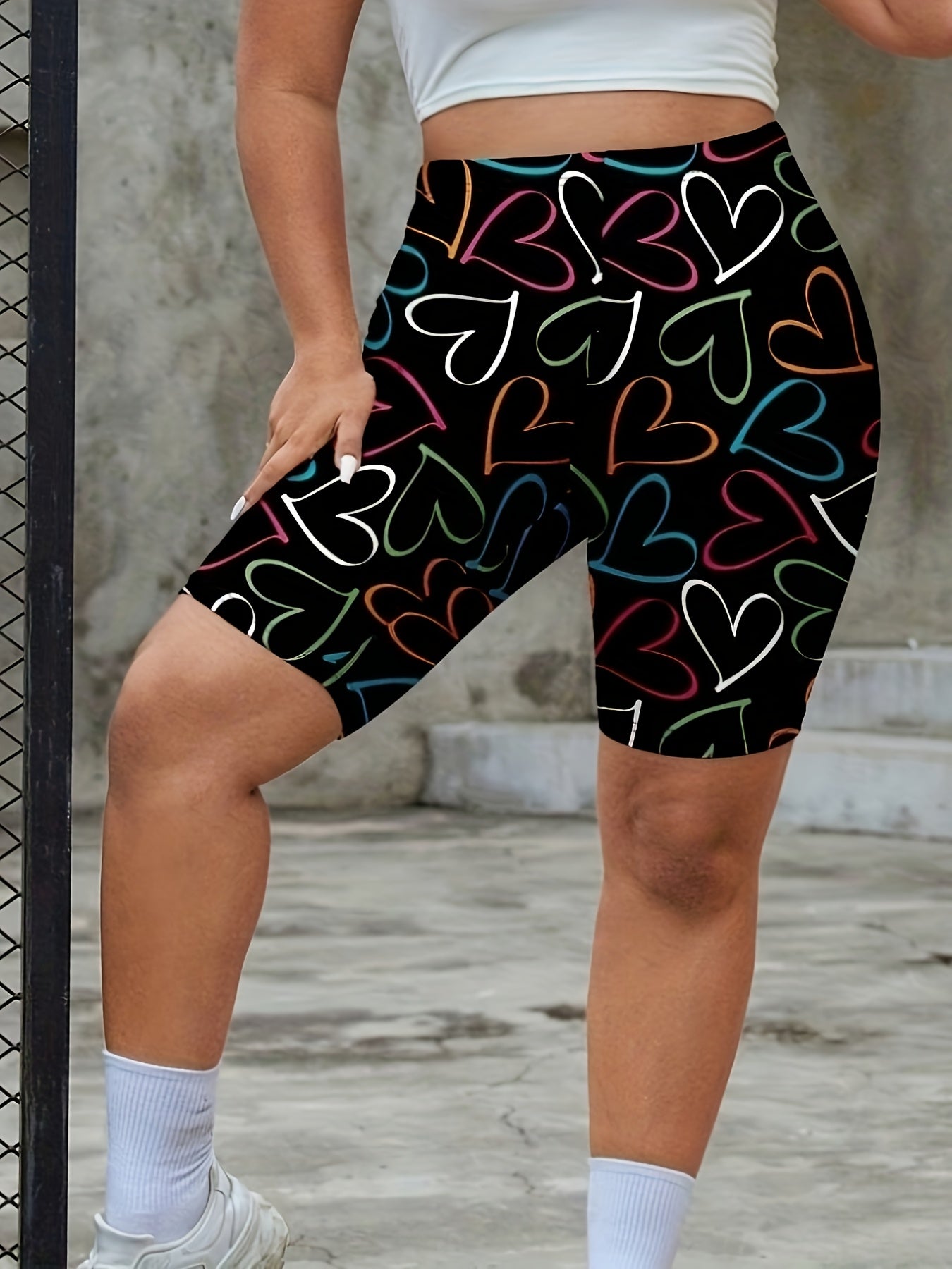 Plus size ayollar uchun qora shortlar, rang-barang yurak bosimi bilan, yozgi yupqa, elastik mato