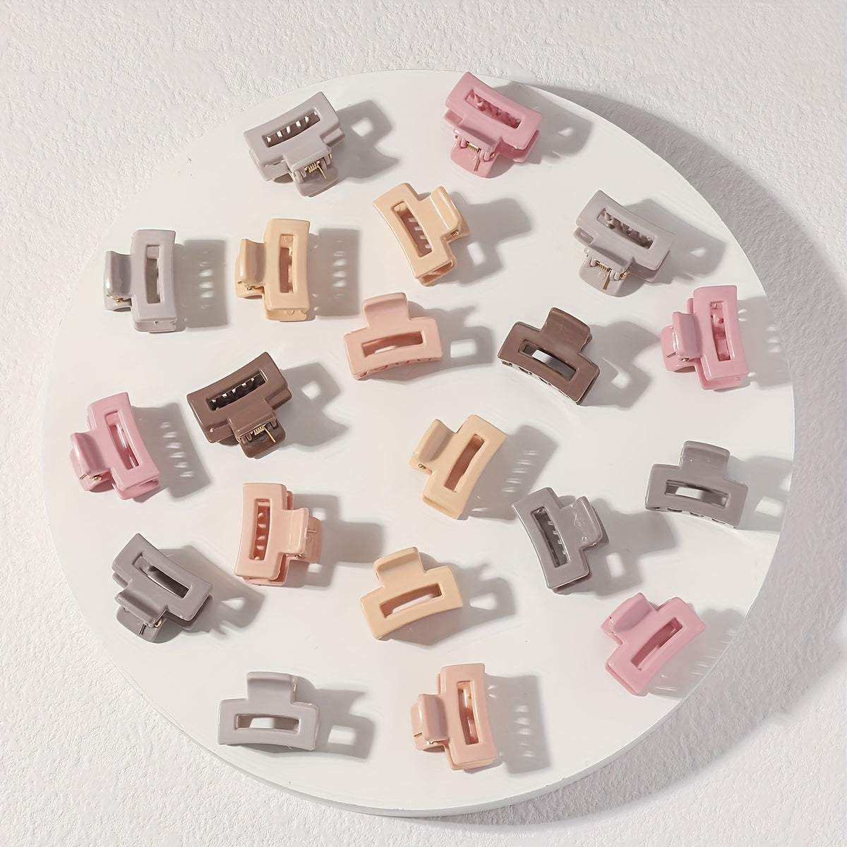 10/20 ta pushti qahva kichik soch qisqichlari nozik/qalin sochlar uchun mos rangli ranglarda. Oson kiyiladigan oval multfilm uslubidagi qisqichlar tug'ilgan kunlar va har kuni kiyish uchun mukammal moda aksessuarlarini yaratadi.