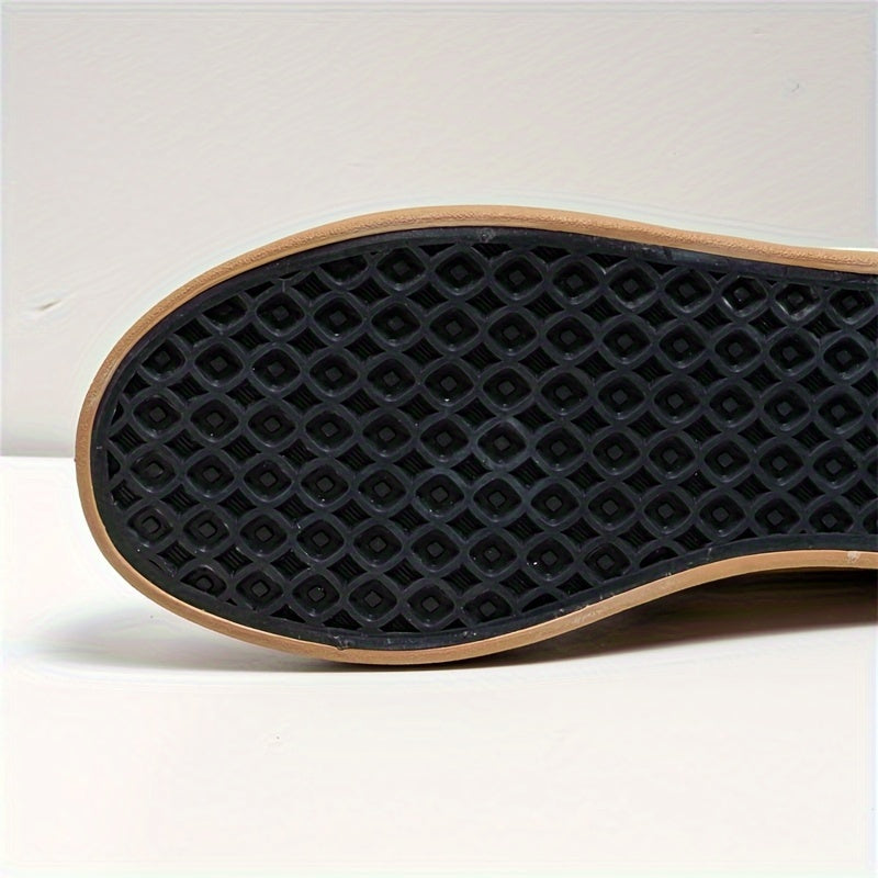 Мужские кроссовки из цветного холста с нескользящей резиновой подошвой и шнуровкой