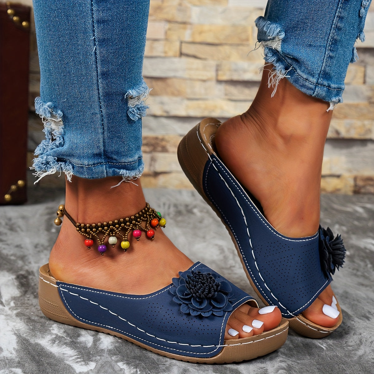 Women’s White Floral Slip-On Slippers with Open Toe and Flat Heel