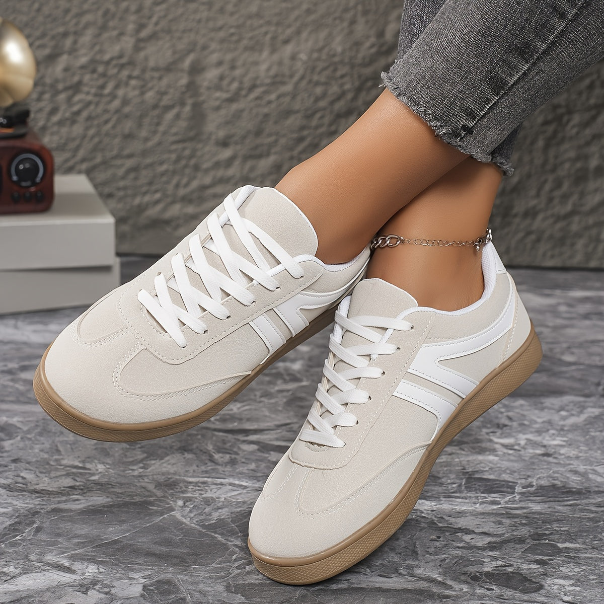 Women's Casual Retro Flat Lace-Up Sneakers Microfiber Low Top All-Season