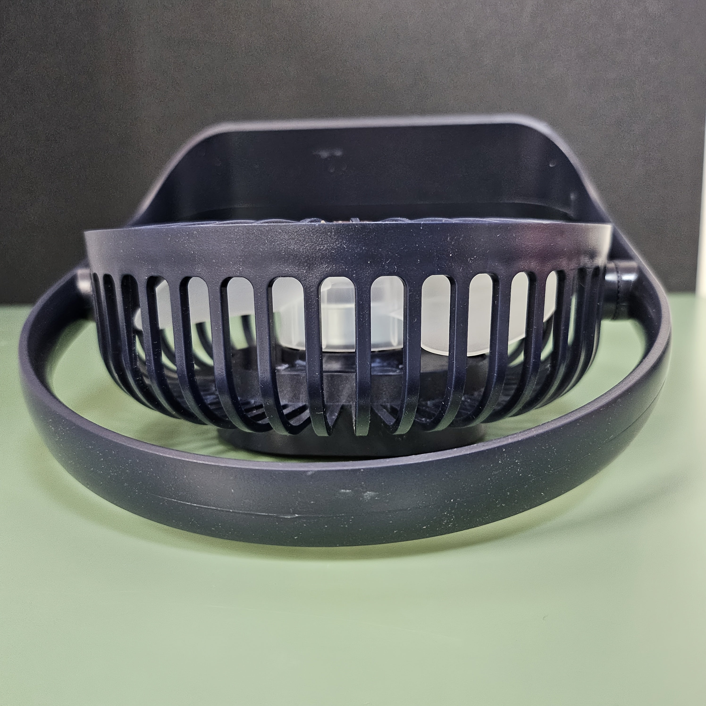 Yotoqxonangiz, ofisingiz, talabalar yotoqxonasida, ichki va tashqi foydalanish uchun eng so'nggi Mini Desktop 5-tezlikli Elektr Ventilyatorini USB zaryadlash bilan oling. Bu yozgi mukofot uchun mukammal va portativ ventilyatordir.