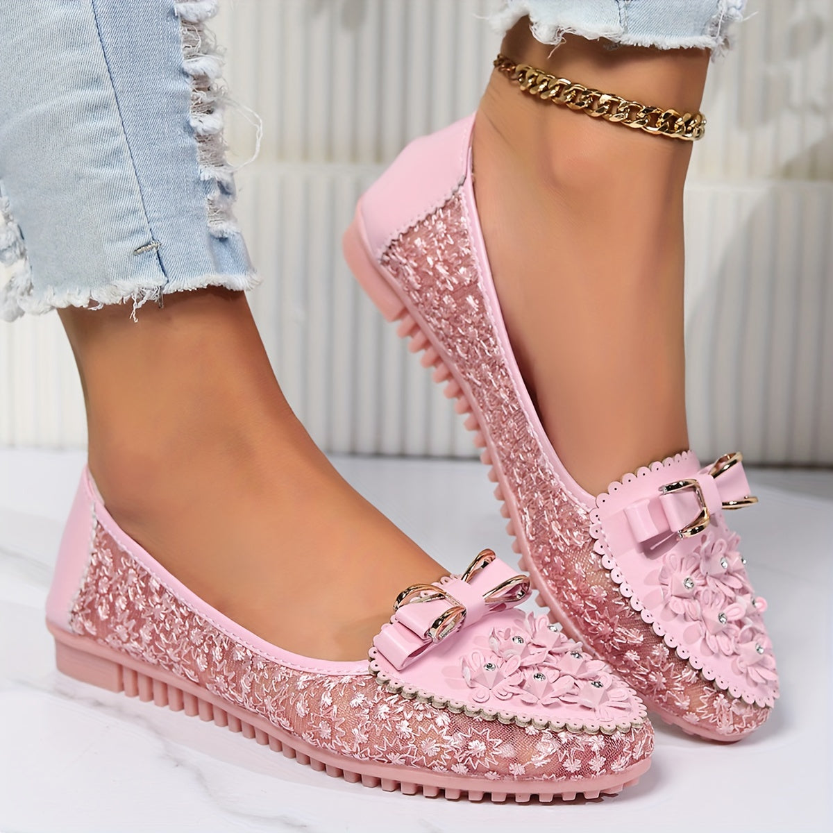 Ayollar uchun tarmoqli tekis poyabzal nafas oladigan yopiladigan kundalik sandallar