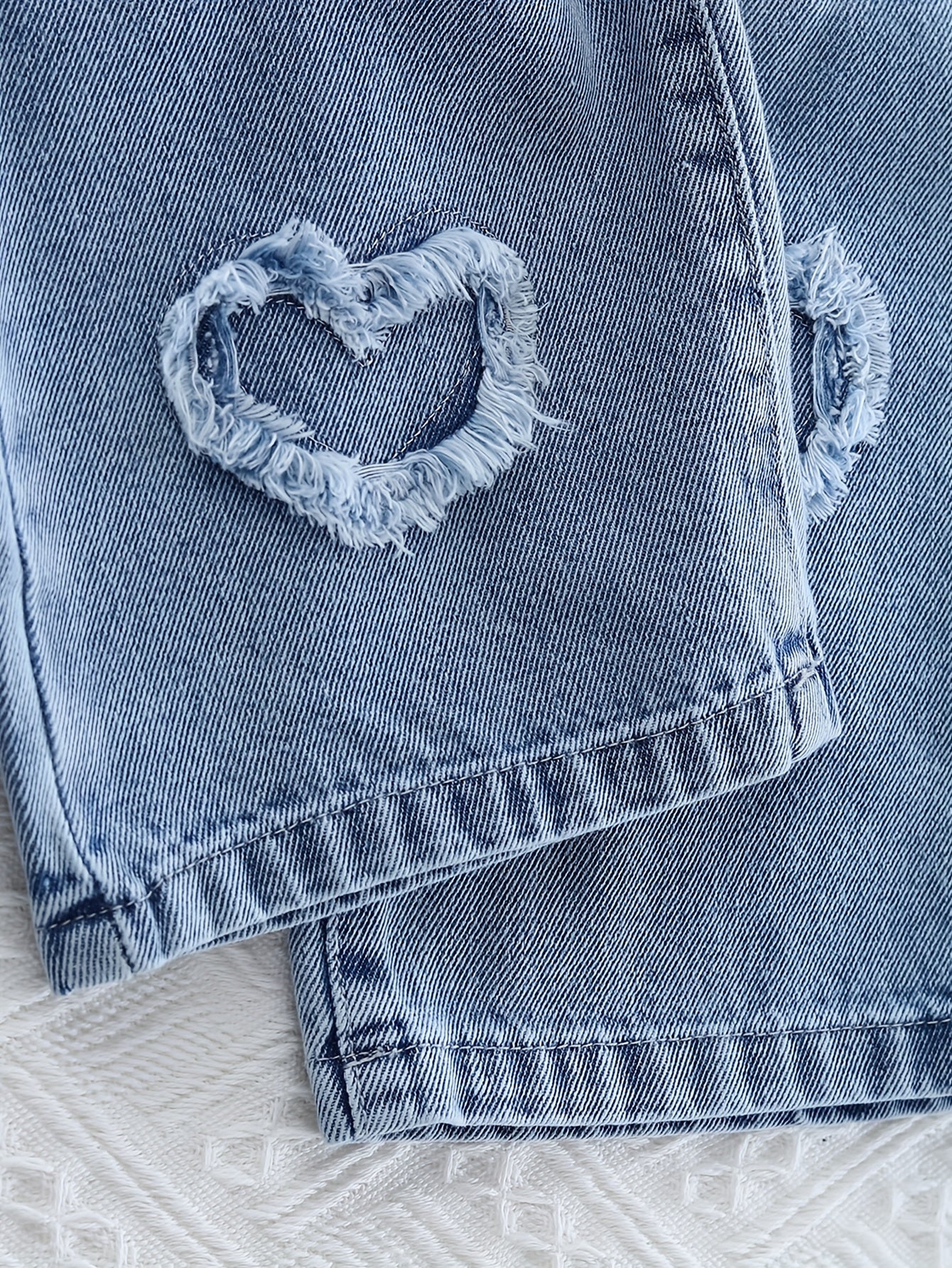 Джинсы для девочек из денима с сердечным патчем, вышитые, прямой крой, для всех сезонов, повседневные