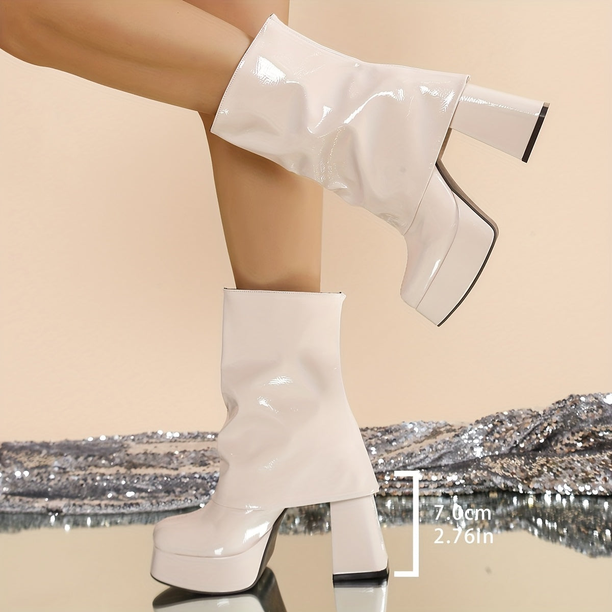 Женские черные кожаные полусапоги до середины икры с металлическими акцентами и толстым каблуком