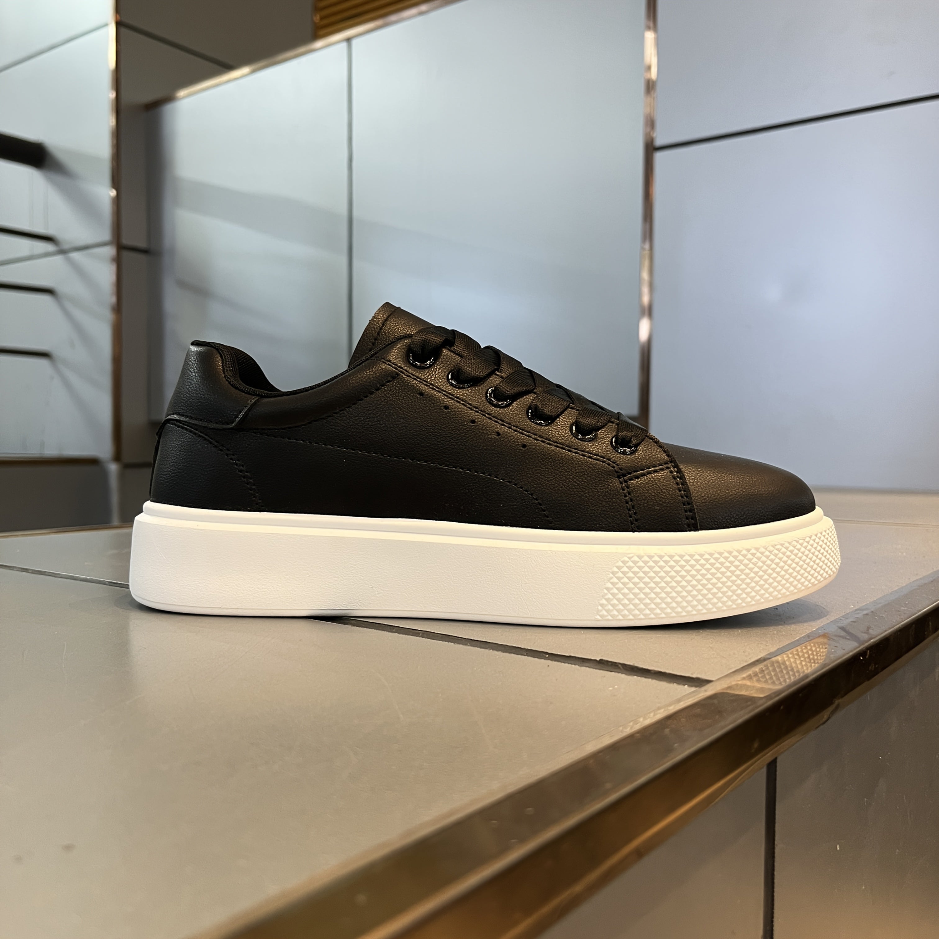 Мужские кроссовки-скейт с однотонной шнуровкой и нескользящей подошвой из ПВХ для прогулок в любое время года