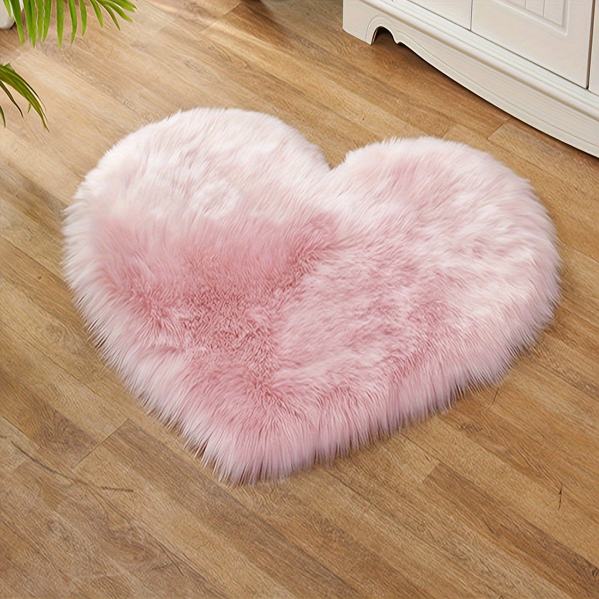 Pink Heart-Shaped Plush Faux Sheepskin Rug for Bedroom, Vanity Chair, Home Decor