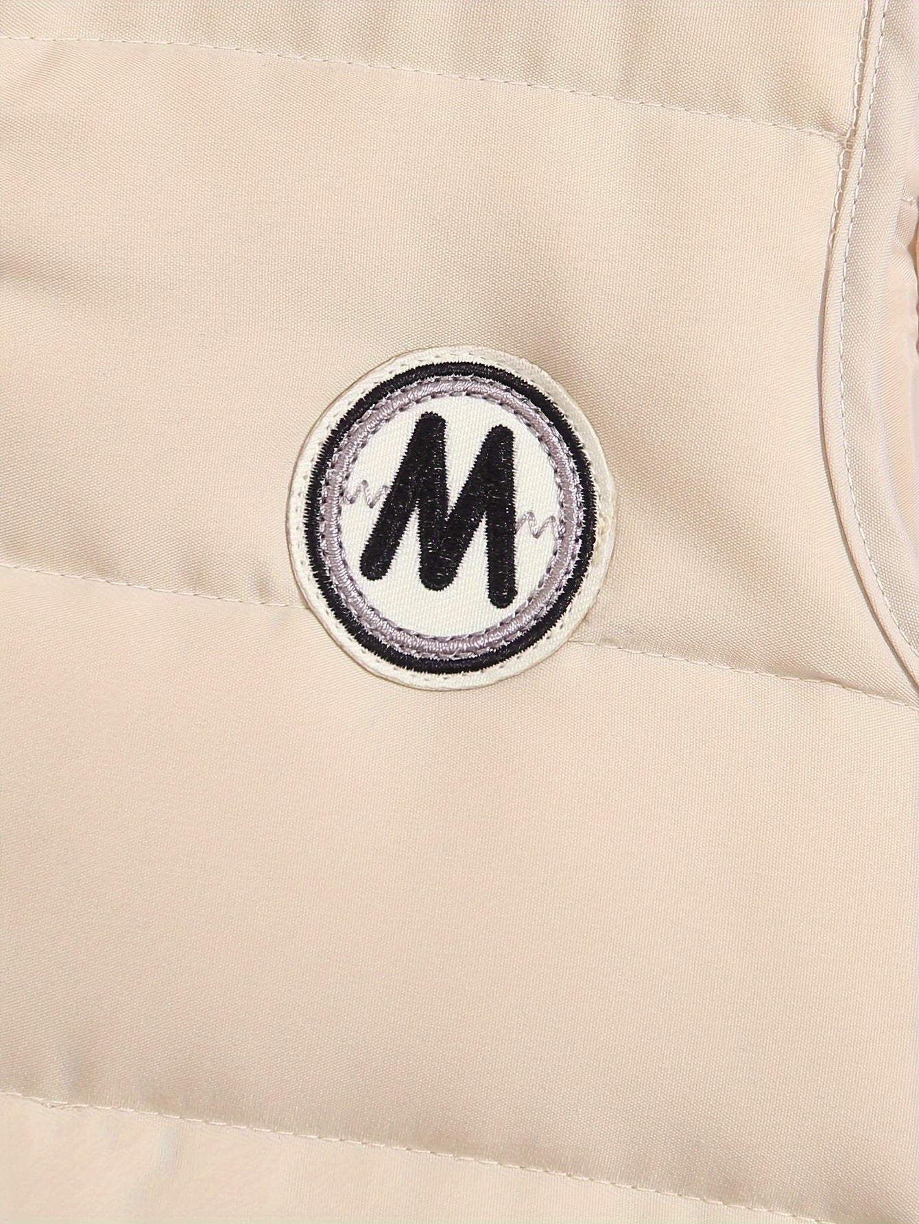 Conjunto de ropa casual para niños pequeños de otoño e invierno beige con sudadera con cremallera, chaleco y pantalones largos