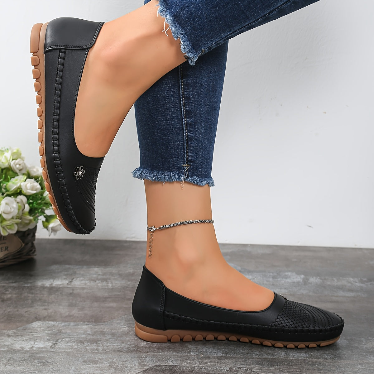 Women's Slip-On Flats With Floral Embellishments Synthetic Upper Cushioned Sole