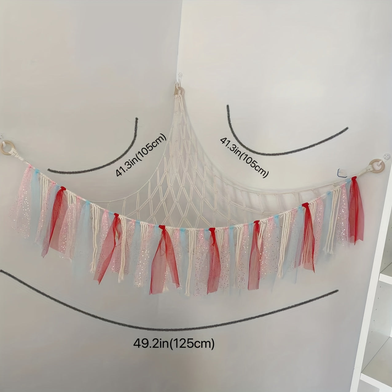 Kichik to'plar uchun tassel bezakli katta to'ldirilgan hayvonlar saqlash g'ildiragi, bolalar xonasi yoki o'yin xonasida o'yinchoqlarni tartibga solish uchun mukammal. O'lchamlari 104.9x104.9x124.97sm.