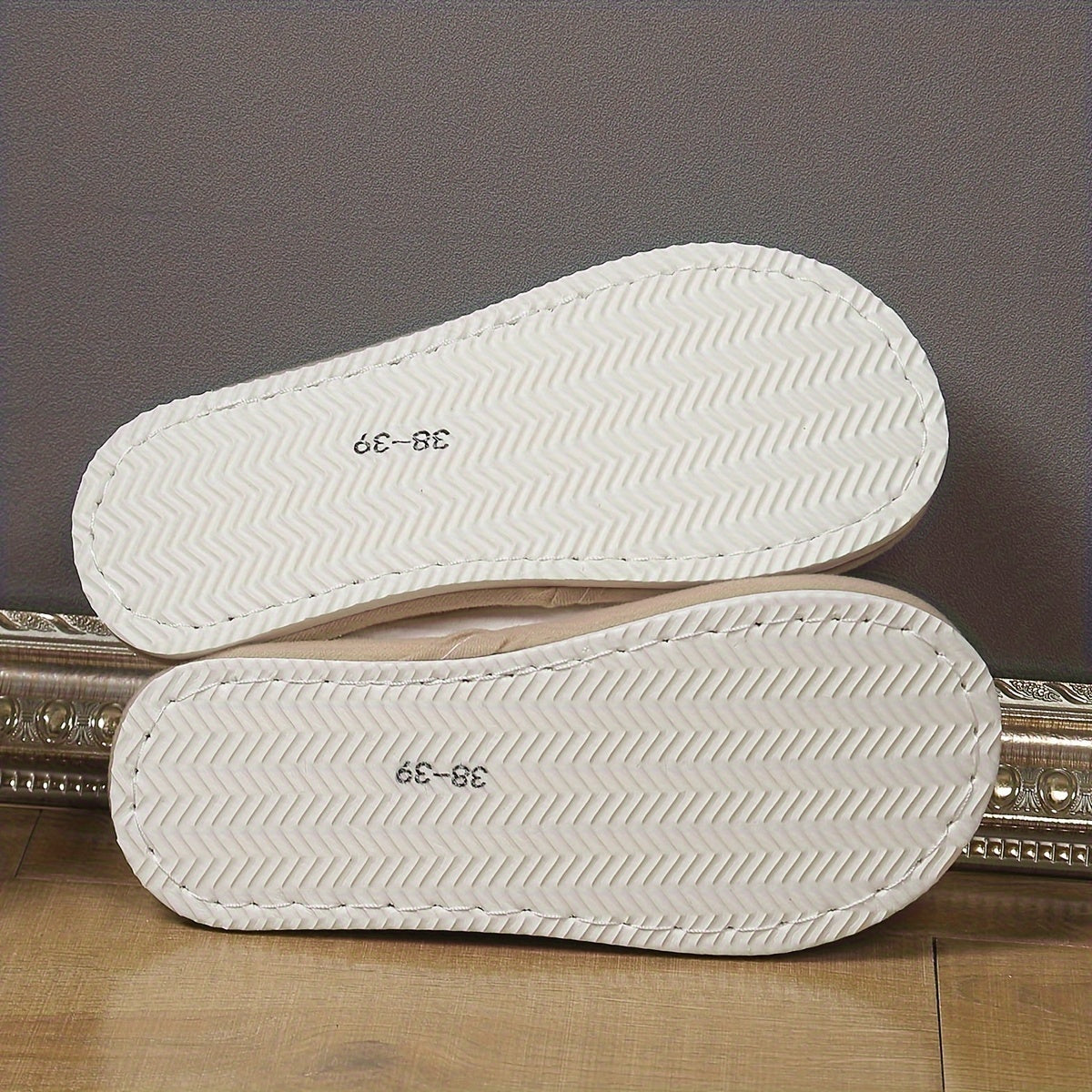 Женские домашние тапочки на slip-on с плюшевой подкладкой и мультяшным дизайном, бежево-розовые