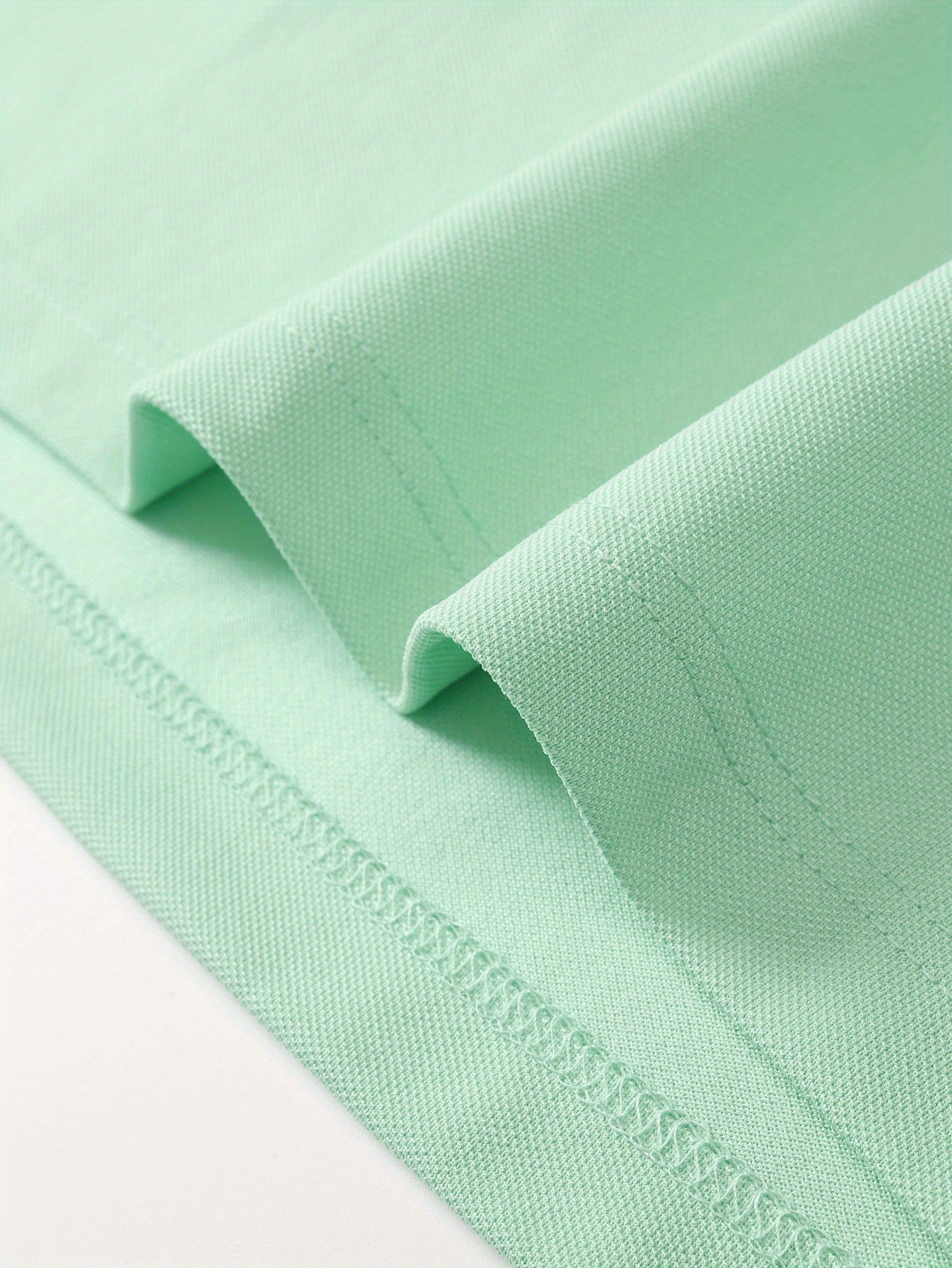 Yangi issiq sotilayotgan khaki rangli, pushti moda ko'ylak, qisqa yenglari va qaytma uslubi bilan, yetuk erkaklar uchun mos. Bosma dizayni va mikro-qulay matosi bilan, ochiq havoda kiyish uchun mukammal.