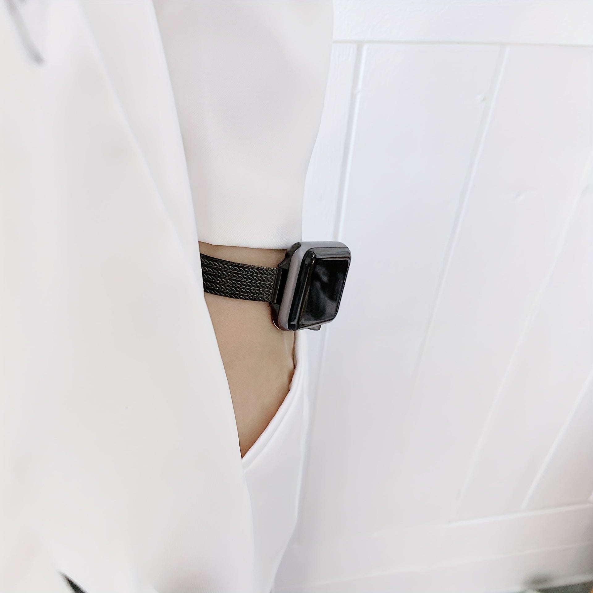 Women's Stainless Steel Mesh Watch Strap for iWatch 8/7/6/5/4/3/2/SE 38mm 40mm 42mm 49mm