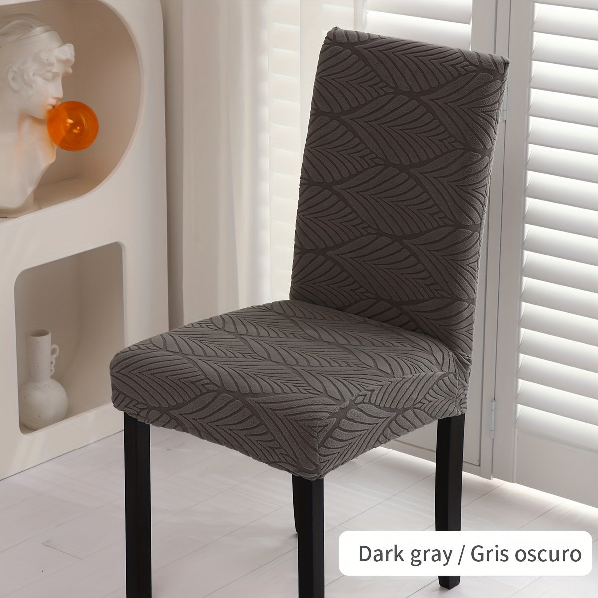 Эластичные чехлы для обеденных стульев с узором из листьев, съемные и растяжимые, изготовлены из смеси полиэстера и спандекса. Машинная стирка, с закрытием на эластичном поясе. Подходят для декора дома, офиса и банкетного зала.