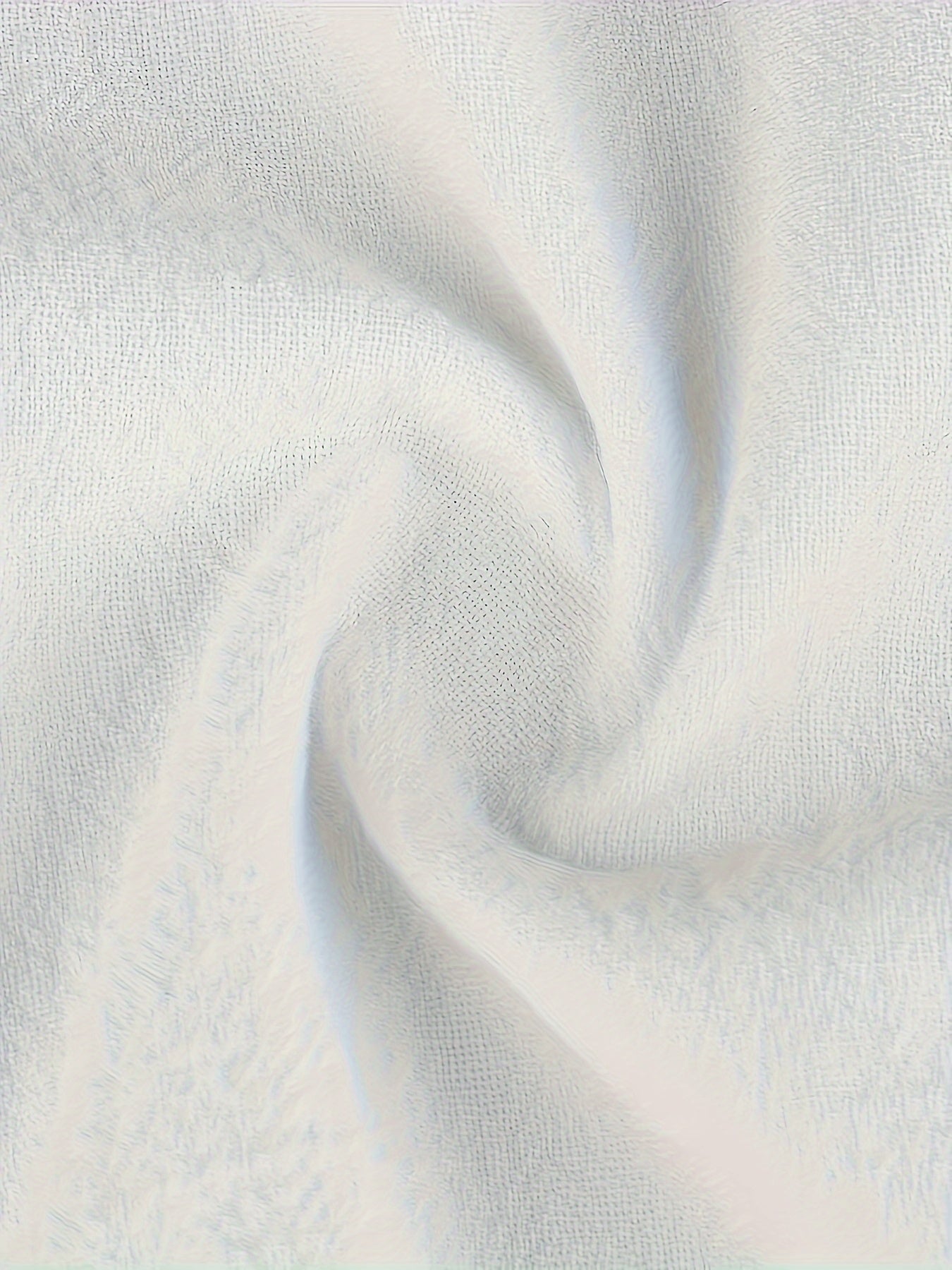 Katta o'lchamdagi O'rta Sharq uslubidagi cho'ntakli, yumshoq bo'yinli va cho'zilmaydigan matodan tayyorlangan bluzka, barcha fasllar uchun mos keladi.