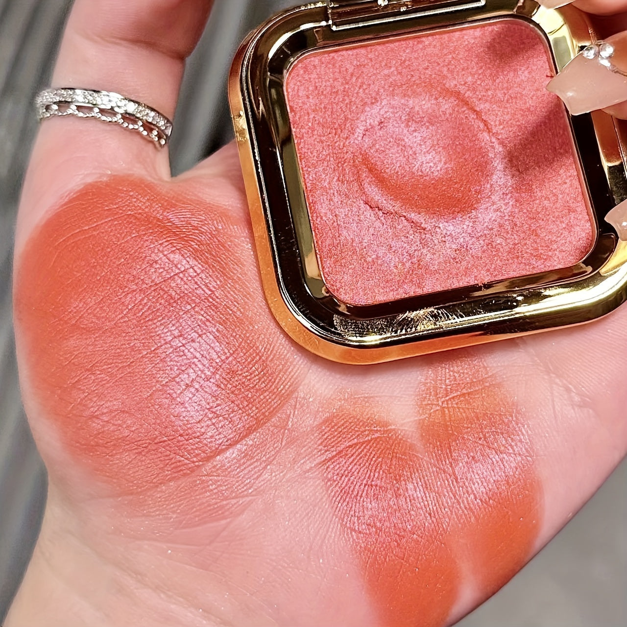 Women Waterproof Shimmering Matte Blush Palette with Natural Finish