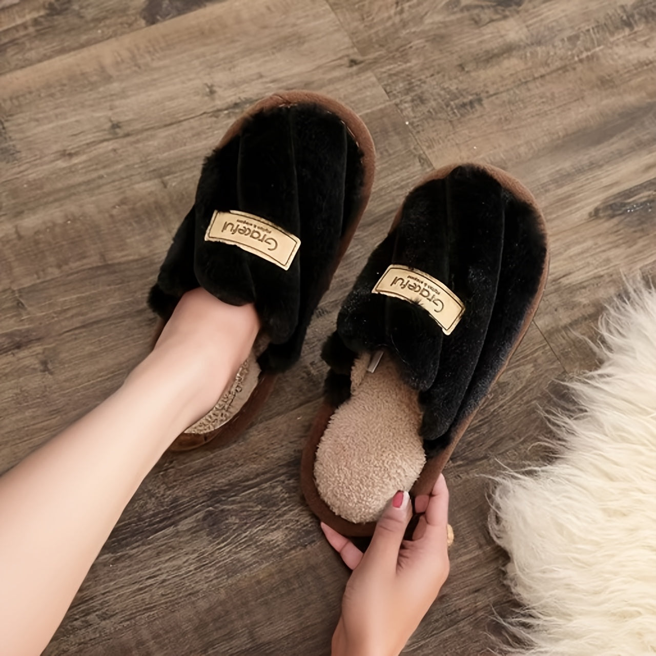 Unisex Checkered Plush Slippers Non-Slip EVA Sole All-Season Home Shoes