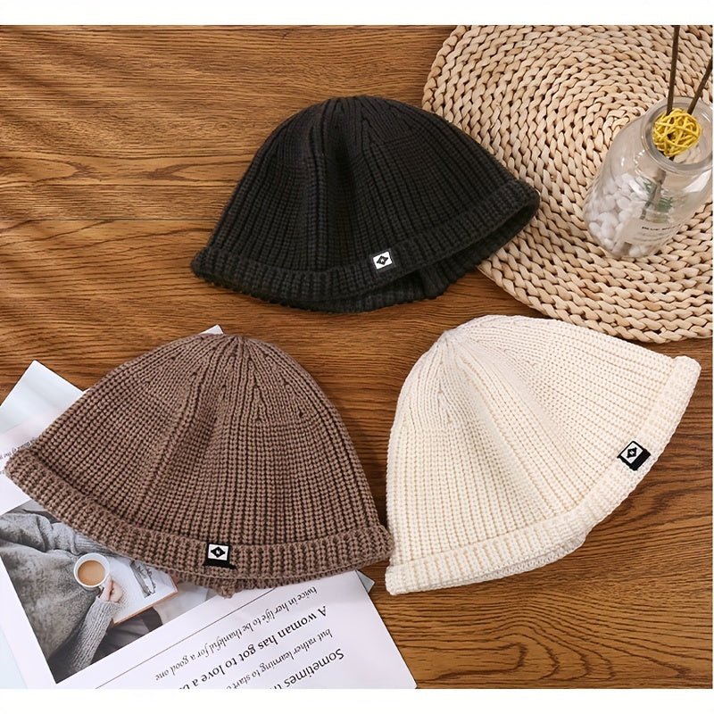 Bir parcha asosiy baliqchi beanie, jinsiga qarab bo'lmagan mustahkam rangli to'qilgan shlyapa, zamonaviy sovuqdan himoya qiluvchi bosh shlyapa, ayollar va erkaklar uchun ribbed beanie