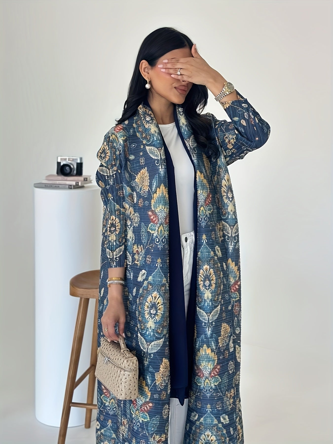 Ayollar uchun katta o'lchamli gullar bilan bosilgan uzun ro'mol nafas oladigan ta'til kiyimi