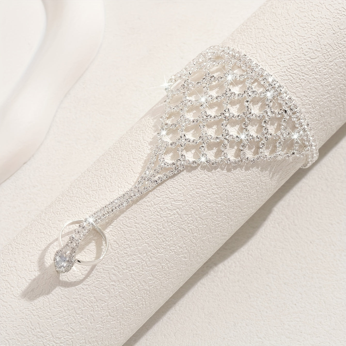 Women’s Hollow-Out Water Diamond Bracelet Claw Chain Jewelry for Party and Gift