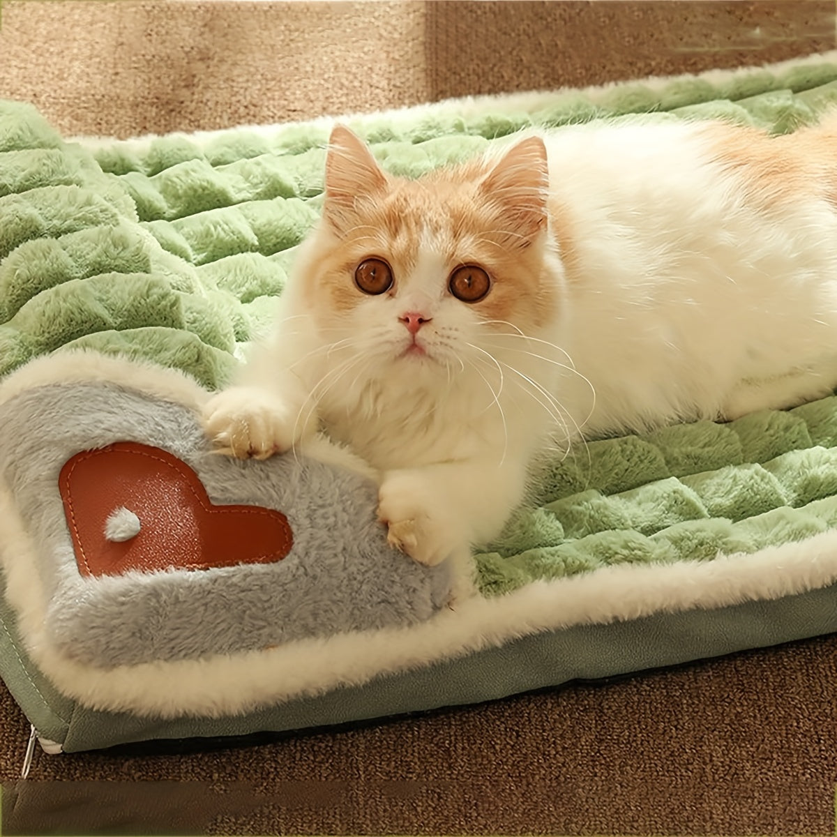 Green Cat Bed with Memory Foam, Washable Nylon Mat, Heart-Shaped Pillow