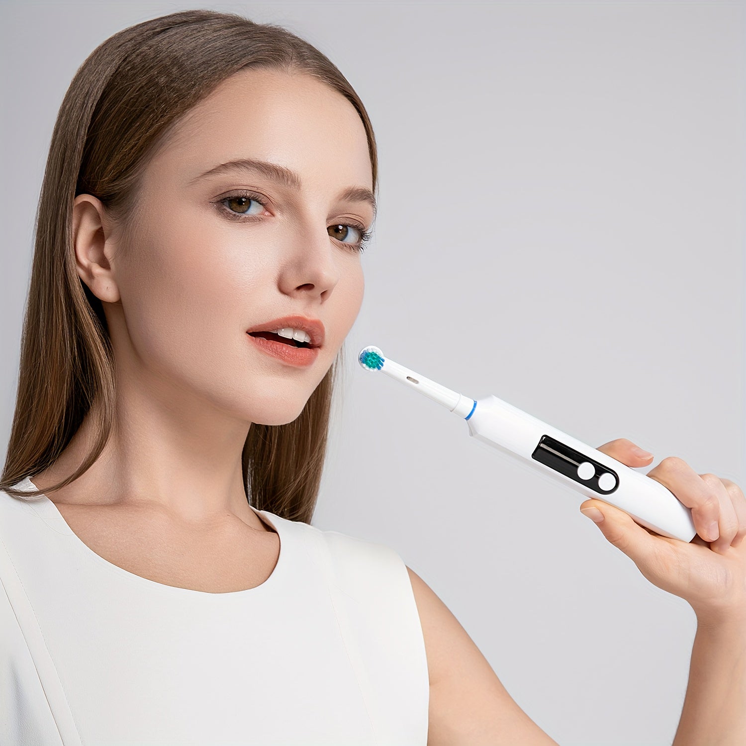 Kattalar uchun 3D Elektr tish cho'tkasi yumshoq qirrali aylanuvchi og'iz parvarishi bilan 2 ta cho'tka boshiga ega