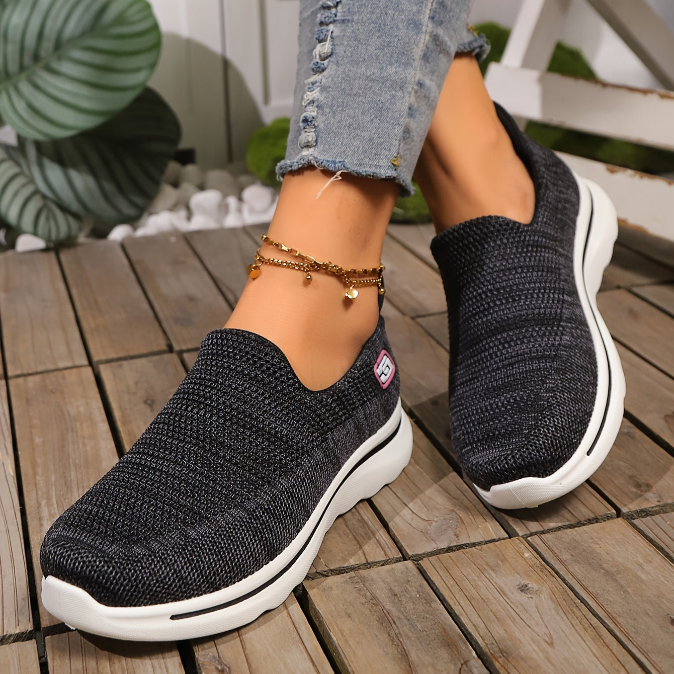 Women's Summer Low Top Slip-On Fabric Shoes Solid Color Lightweight