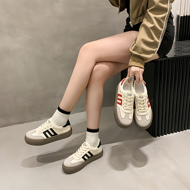 Ayollar uchun kundalik pastki sport poyabzali oq va kulrang, ikki rangli, sirpanishga qarshi rezina oyoq osti